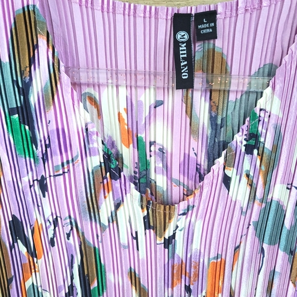 * SOLD* MILANO | FLORAL CRINKLED V-NECK SLEEVELESS TOP - Picture 2 of 4